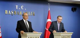 Les chefs du gouvernement tunisien et turc (Photo FB Jebali)