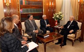 Béji Caïd Essebsi reçoit la commission d’amnistie.