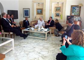 Une délégation  du Sénat US rencontre Béji Caïd Essebsi. 