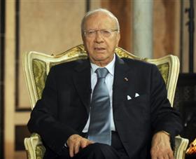 Béji Caïd Essebsi succède à Moncef Marzouki pour un quinquennat. 