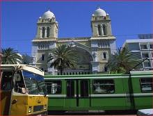 Arrêt des bus et métros à Tunis. 