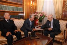 Béji Caïd Essebsi reçoit Mohamed Ennaceur et Taïeb Baccouche. 
