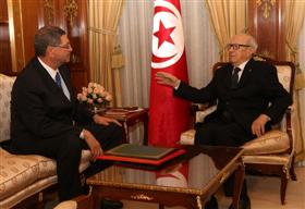 Habib Essid a soumis ce lundi son gouvernement à Béji Caïd Essebsi. 