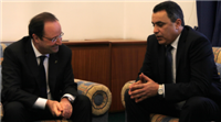 Mehdi Jomaâ et François Hollande, lors de la visite de ce dernier en Tunisie. 