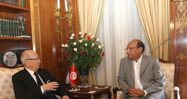 Béji Caïd Essebsi salue Moncef Marzouki.