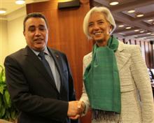 Poignée de main Mehdi Jomaâ et Christine Lagarde. 