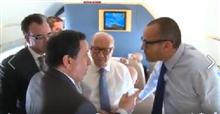 Le chef de l'Etat et la délégation l'accompagnant dans l'avion les emmenant au Qatar.