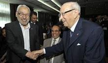 Poignée de main Béji Caïd Essebsi et Rached Ghannouchi. 