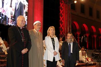 La ministre du Tourisme avec les représentants des trois religions monothéistes. 