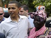 Barack Obama accompagné de sa grand-mère. 