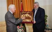 Ismaïl Haniyeh s'entretient avec Jimmy Carter. 