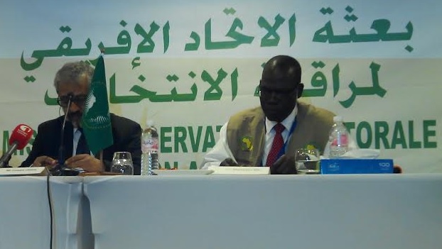 Cassem Uteep (à gauche), Président de la Mission d'observation électorale de l'Union Africaine