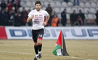 Ibrahim Dagasan a planté le drapeau de la Palestine sur le terrain en affrontant Galatasaray