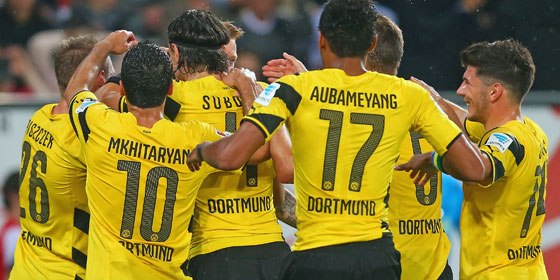 La joie des joueurs de Dortmund, victorieux face à Augsbourg