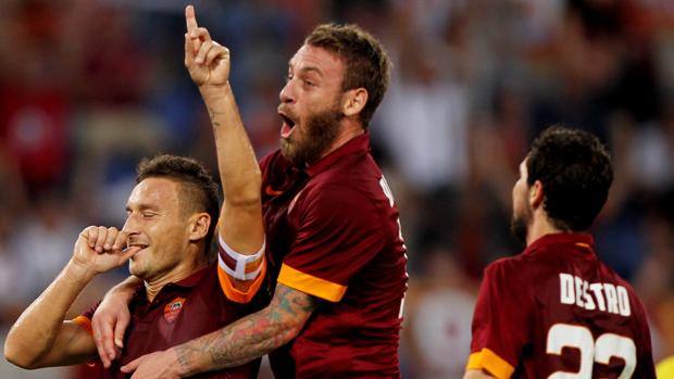 Francesco Totti fête son 237ème but en Serie A