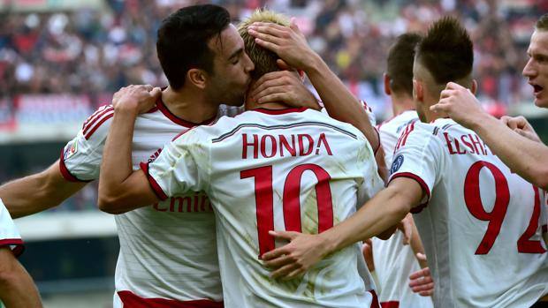 Honda a marqué deux buts pour le Milan face à Hellas Vérone