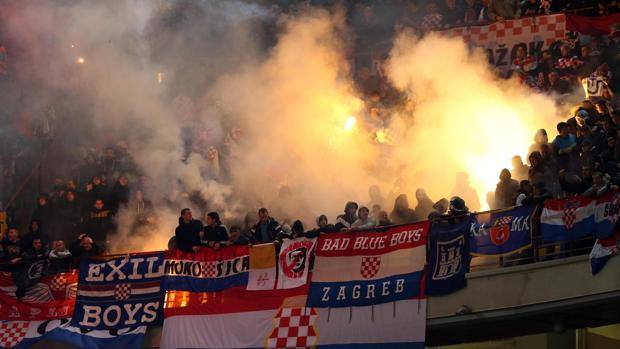 Les Ultras de la Croatie ont mis le feu à San Siro 