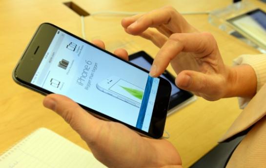 L'utilisation par Apple d'écrans organiques électroluminescents sur ses prochains iPhone pourrait nuire à des fabricants d'écrans LCD japonais 