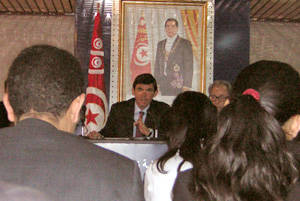 Khelil Lâajimi, ministre du Tourisme lors de la conférence de presse. 