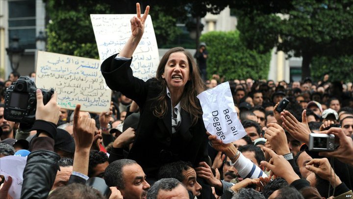 Maya Jribi lors de la révolution.